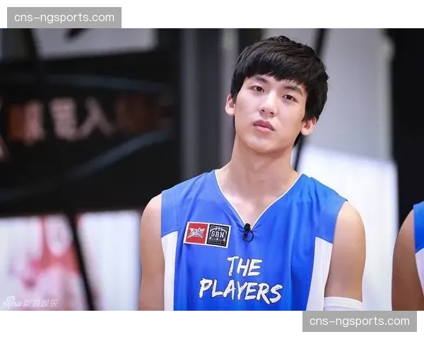 镜头捕捉:看台上弗洛伦蒂诺与卡尔达诺的凝重神情